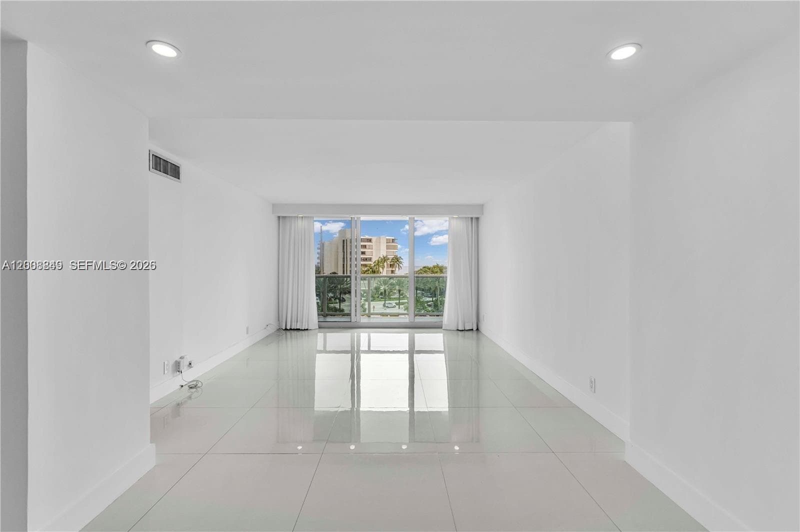 100 Bayview Dr # 508, Sunny Isles Beach, FL 33160 photo 4