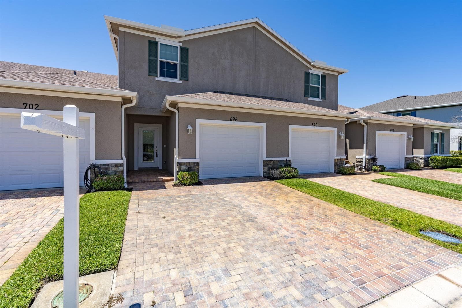 696 NE Waters Edge Lane, Port St. Lucie, FL 34983 photo 2