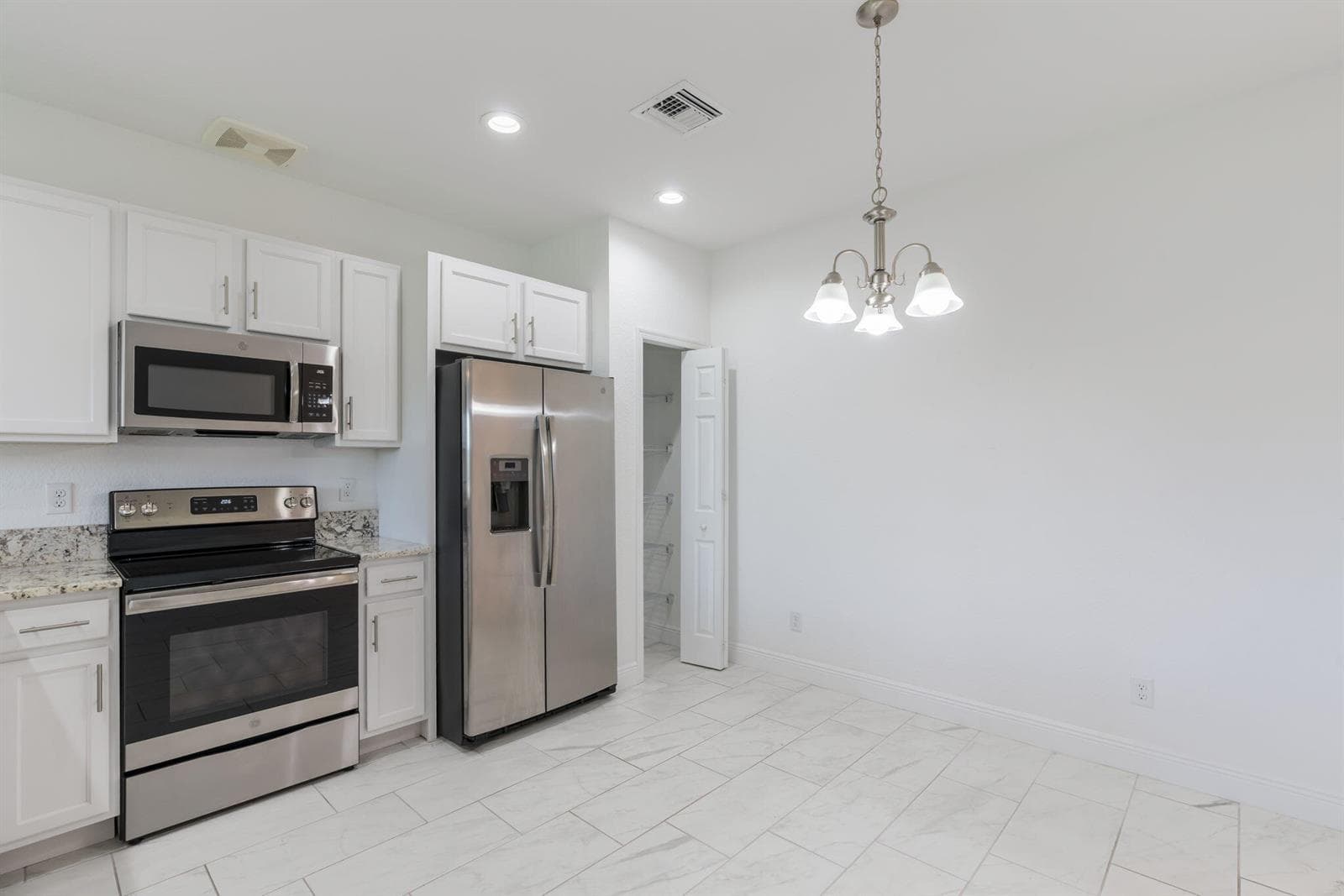 696 NE Waters Edge Lane, Port St. Lucie, FL 34983 photo 5