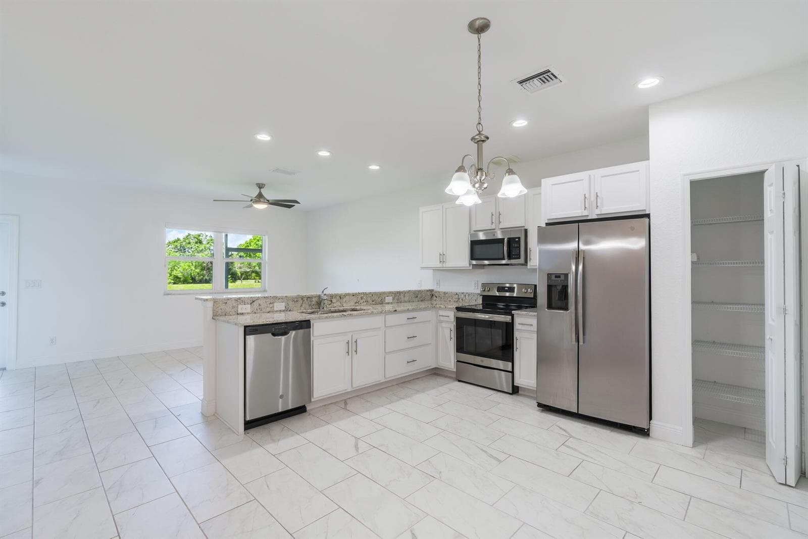 696 NE Waters Edge Lane, Port St. Lucie, FL 34983 photo 4