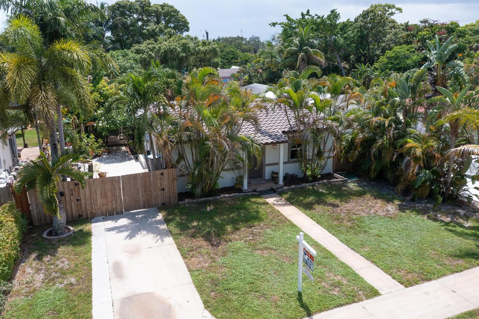 820 SW 18th Court, Fort Lauderdale, FL 33315 photo 3