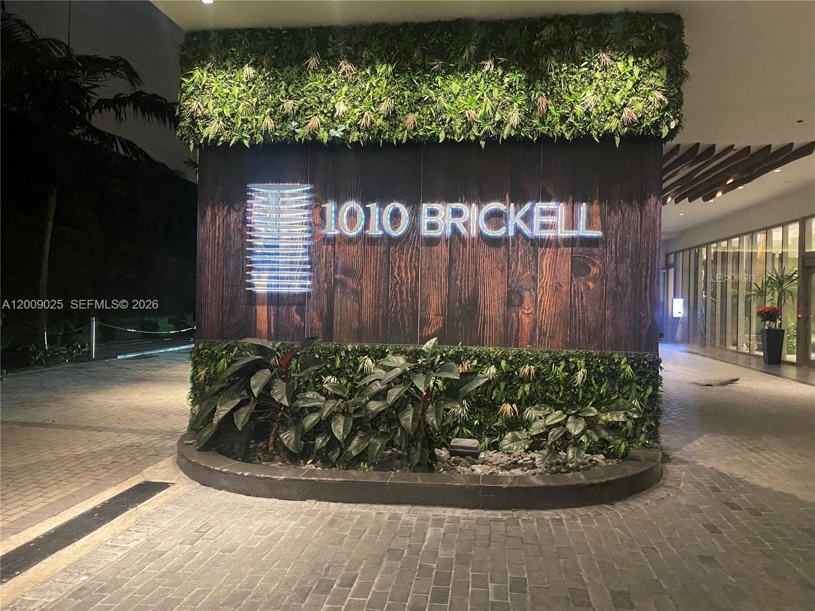 1010 Brickell photo 4