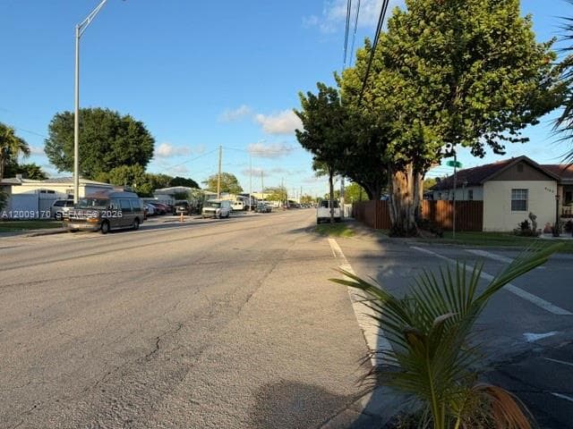 890 E 52nd St, Hialeah, FL 33013 photo 3