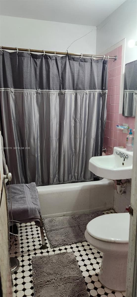 890 E 52nd St, Hialeah, FL 33013 photo 5