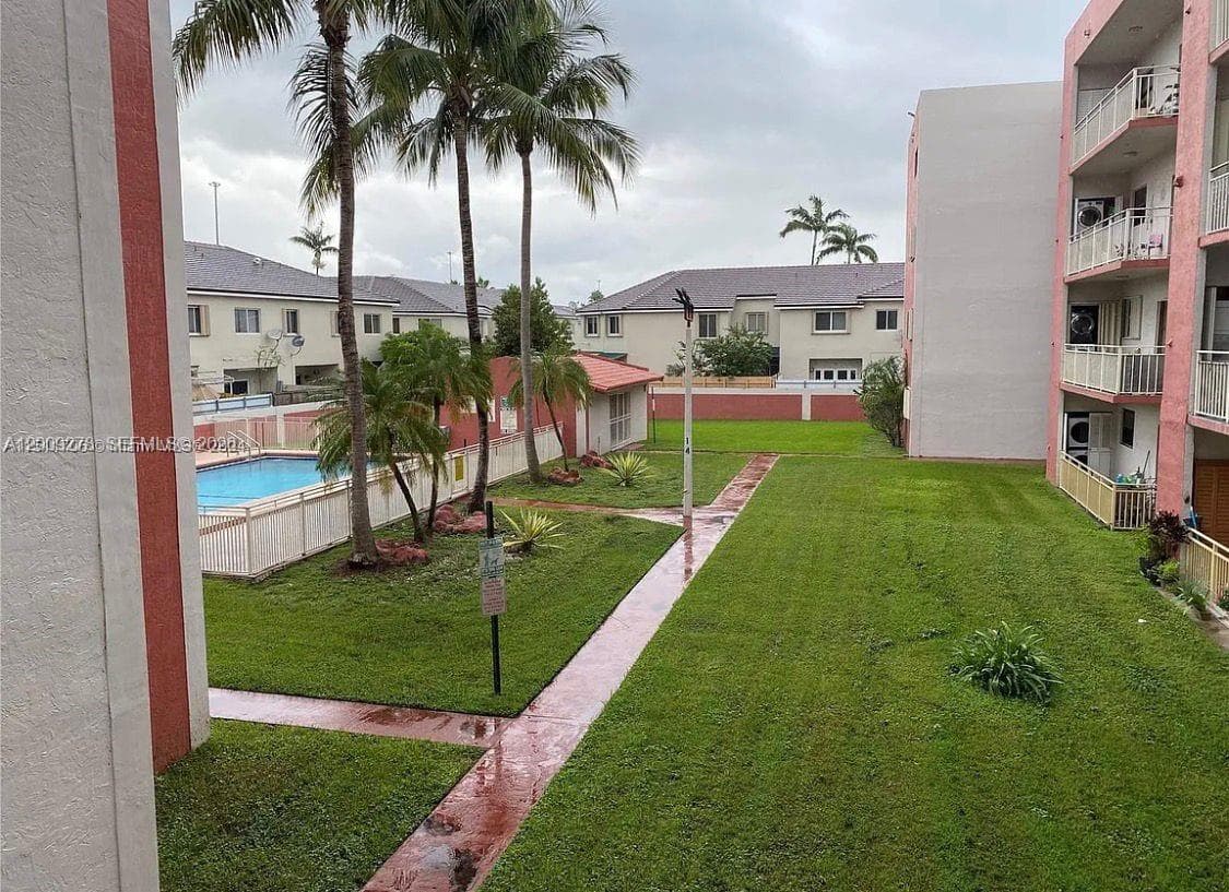 8425 NW 8th St # 306, Miami, FL 33126 photo 2