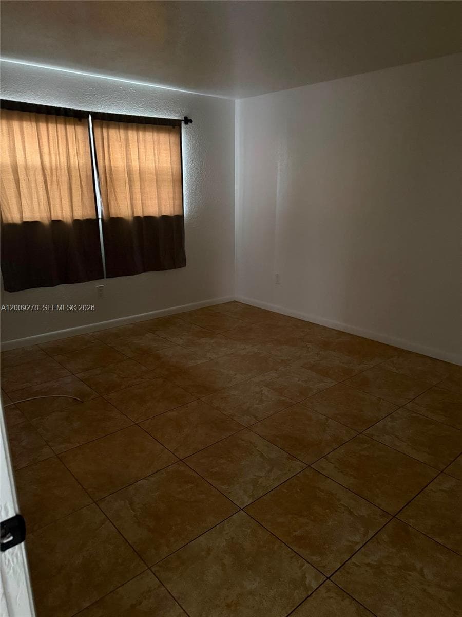 8425 NW 8th St # 306, Miami, FL 33126 photo 5