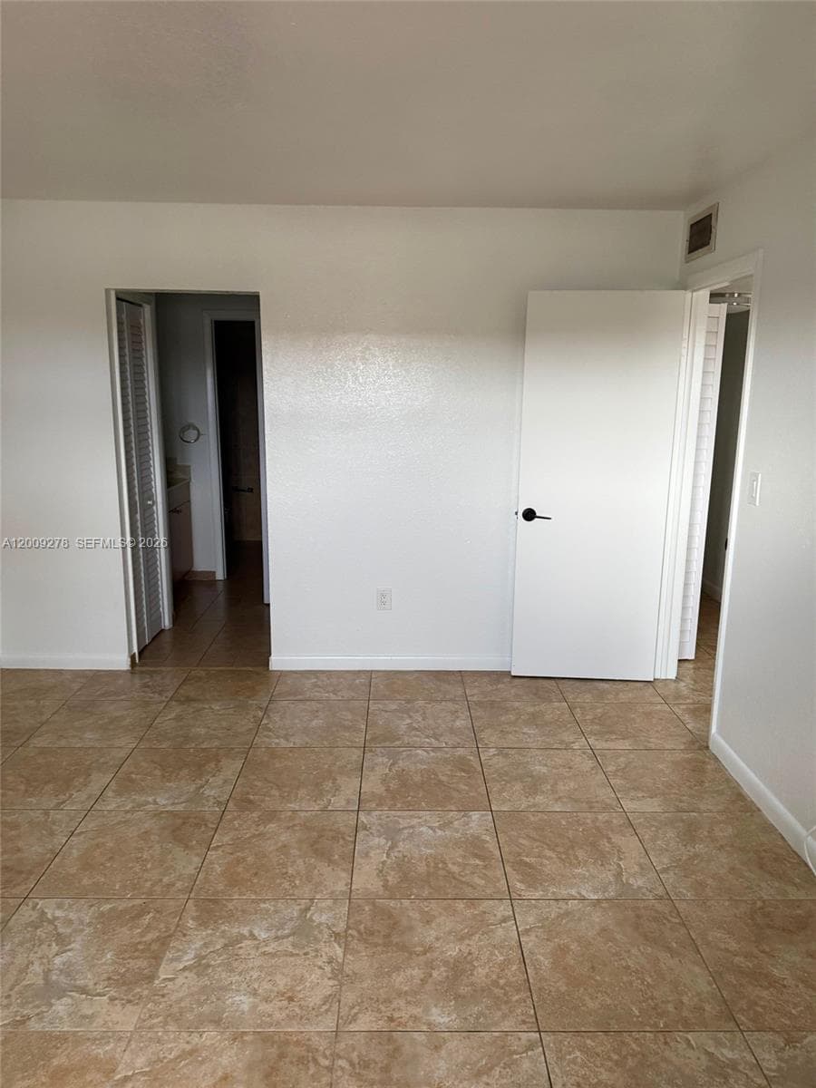 8425 NW 8th St # 306, Miami, FL 33126 photo 4