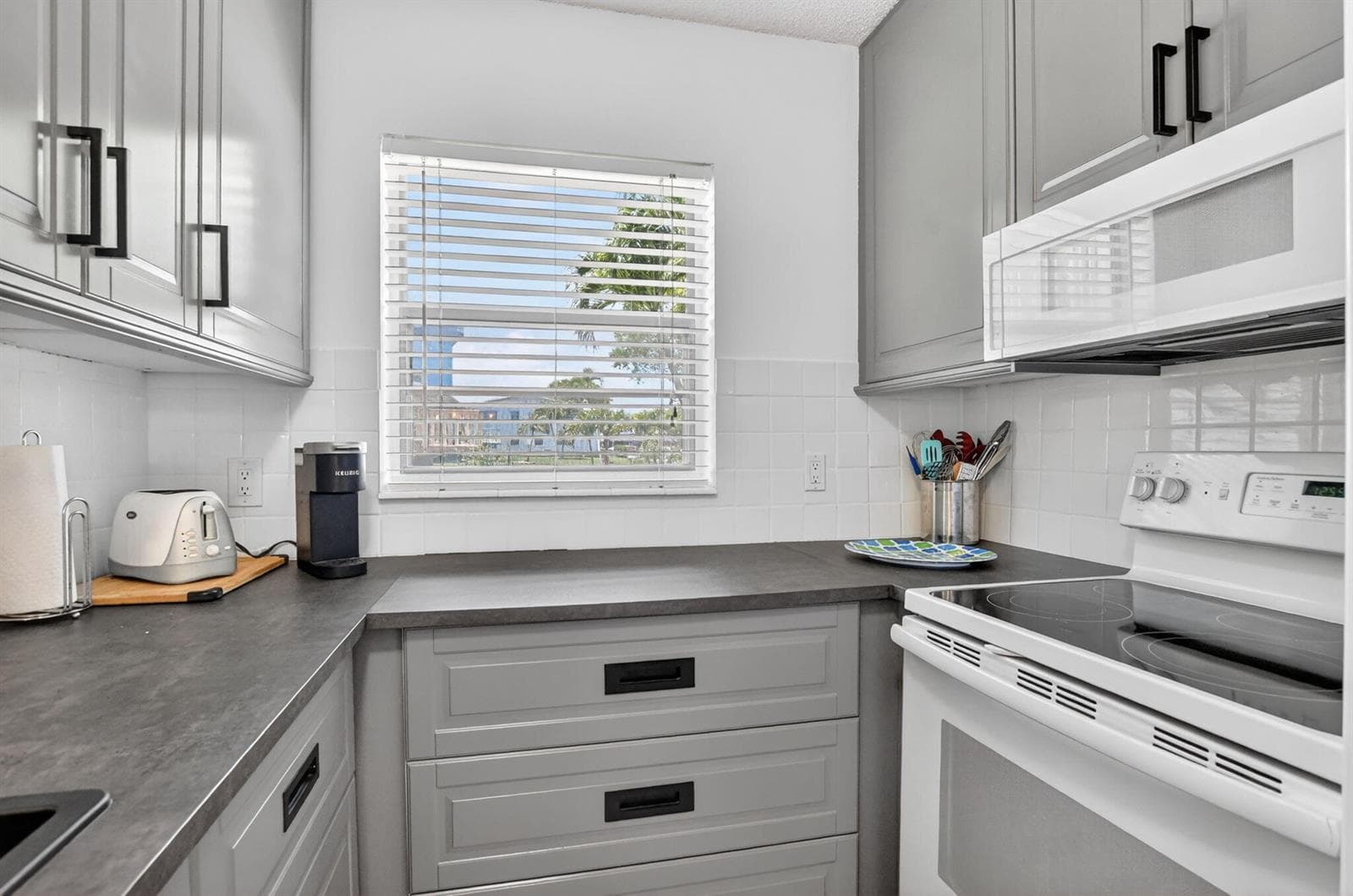 492 W Tilford, Deerfield Beach, FL 33442 photo 3