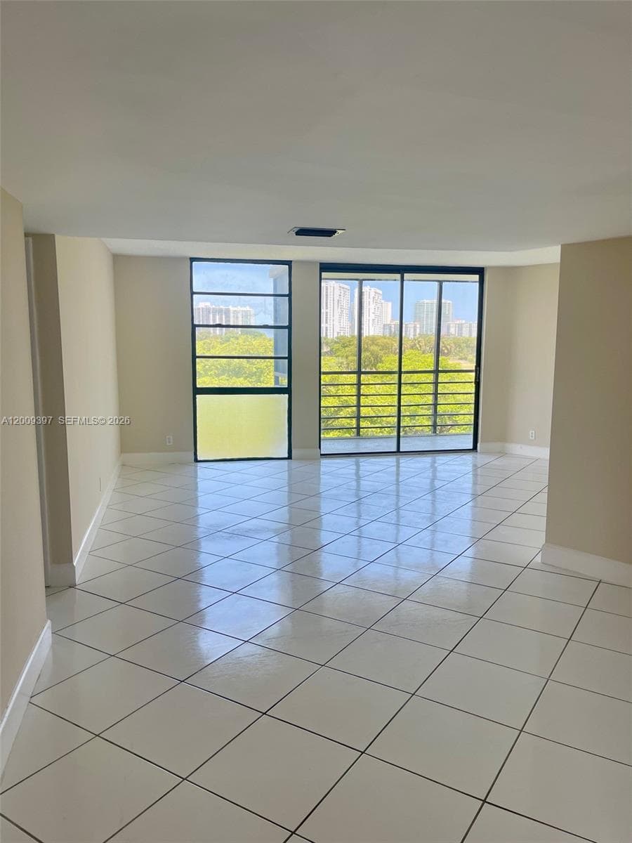 20400 W Country Club Dr # 608, Aventura, FL 33180 photo 4
