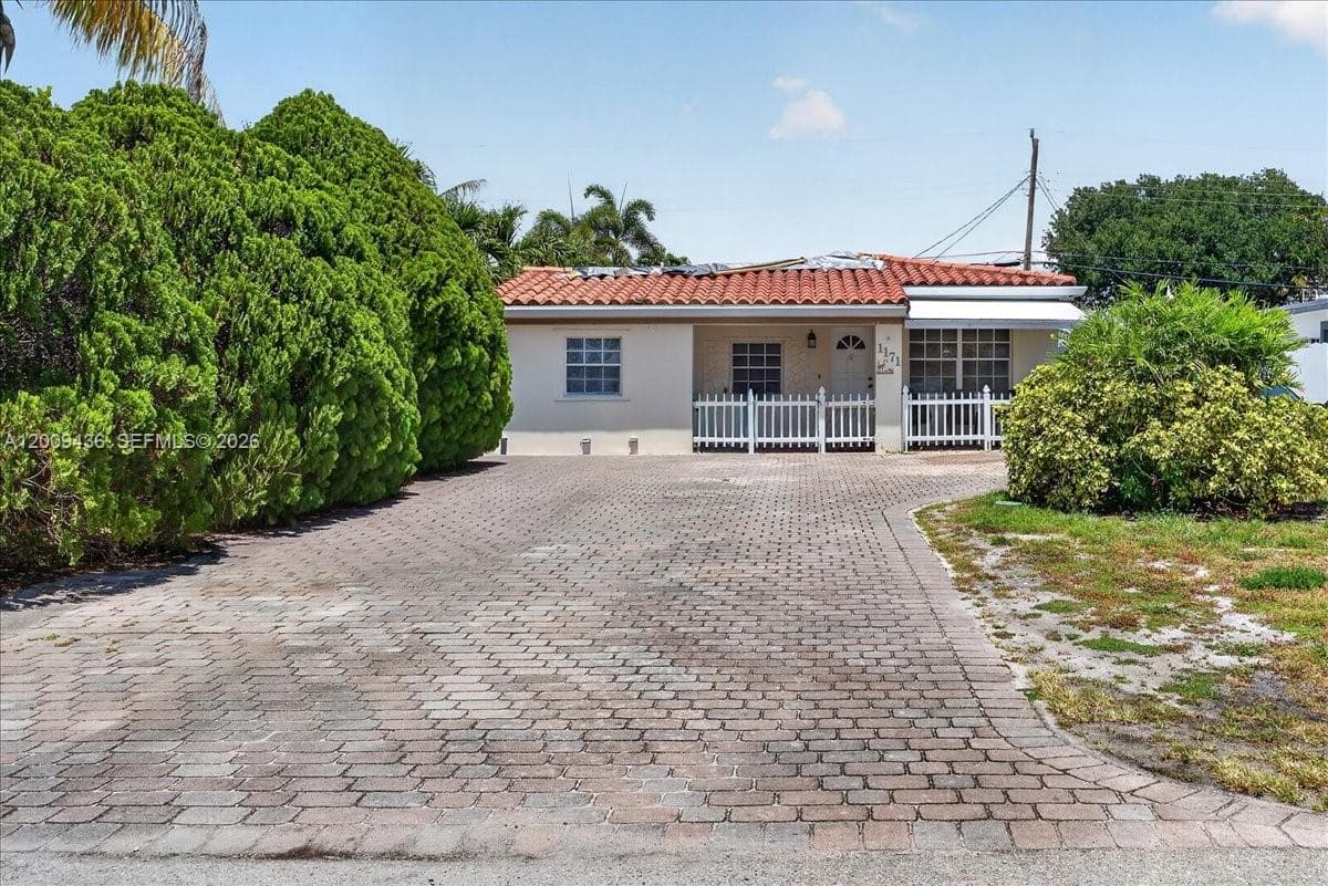 1171 NE 182nd St, North Miami Beach, FL 33162 photo 2