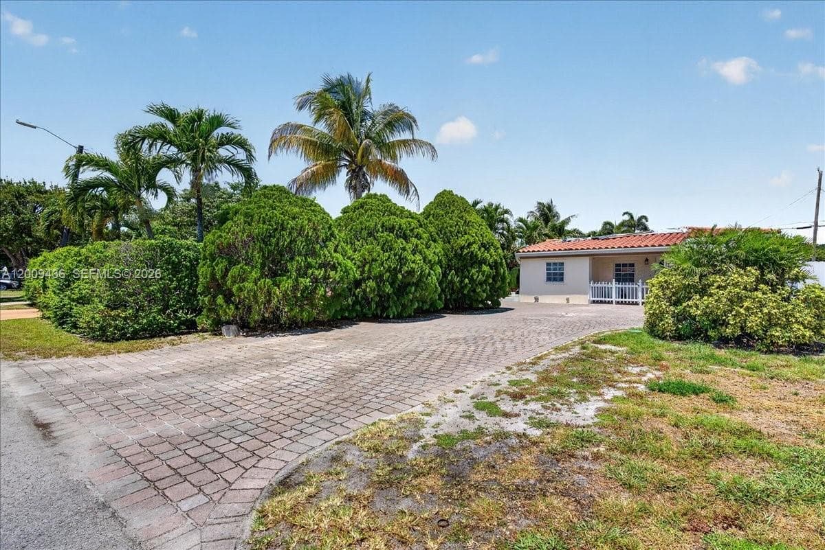 1171 NE 182nd St, North Miami Beach, FL 33162 photo 3