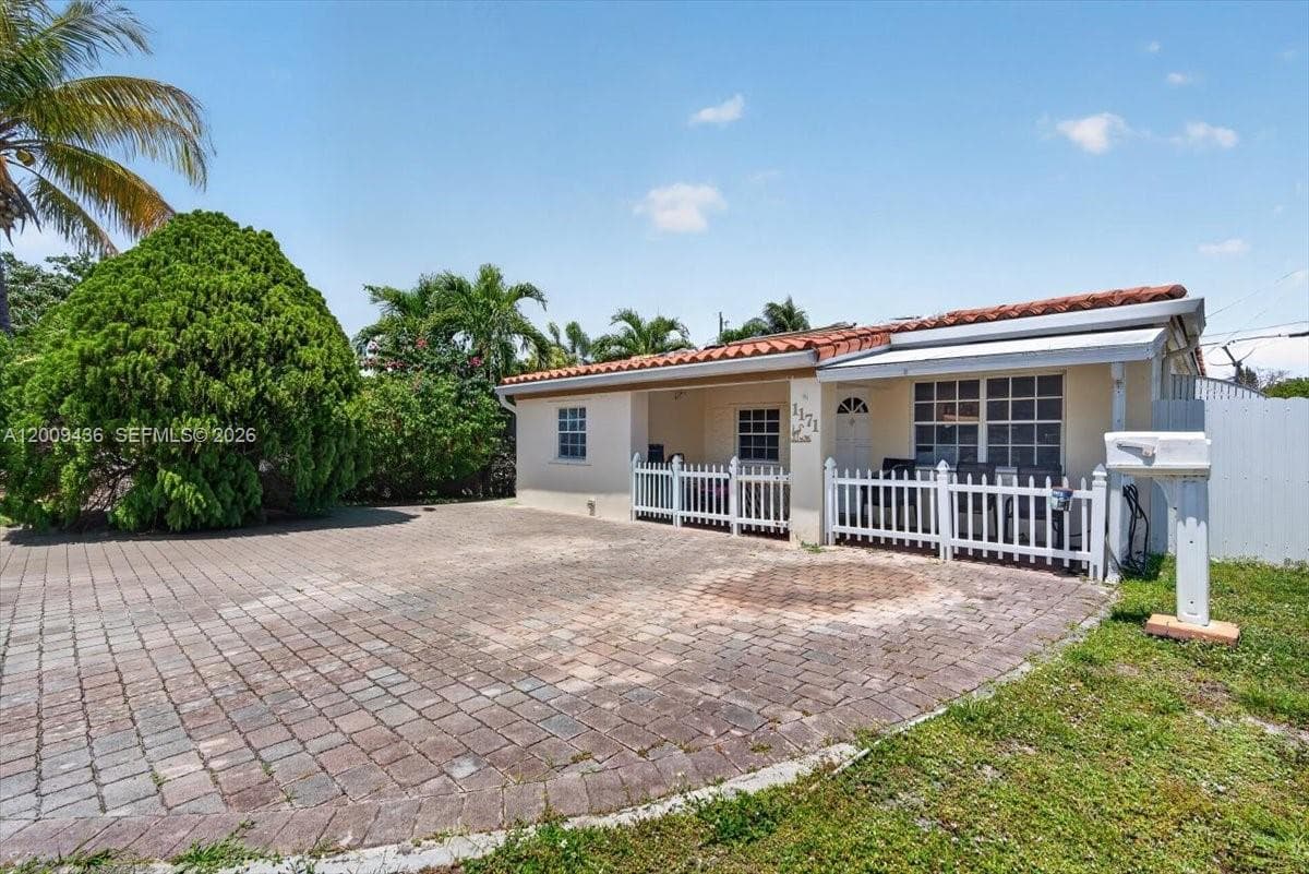 1171 NE 182nd St, North Miami Beach, FL 33162 photo 4
