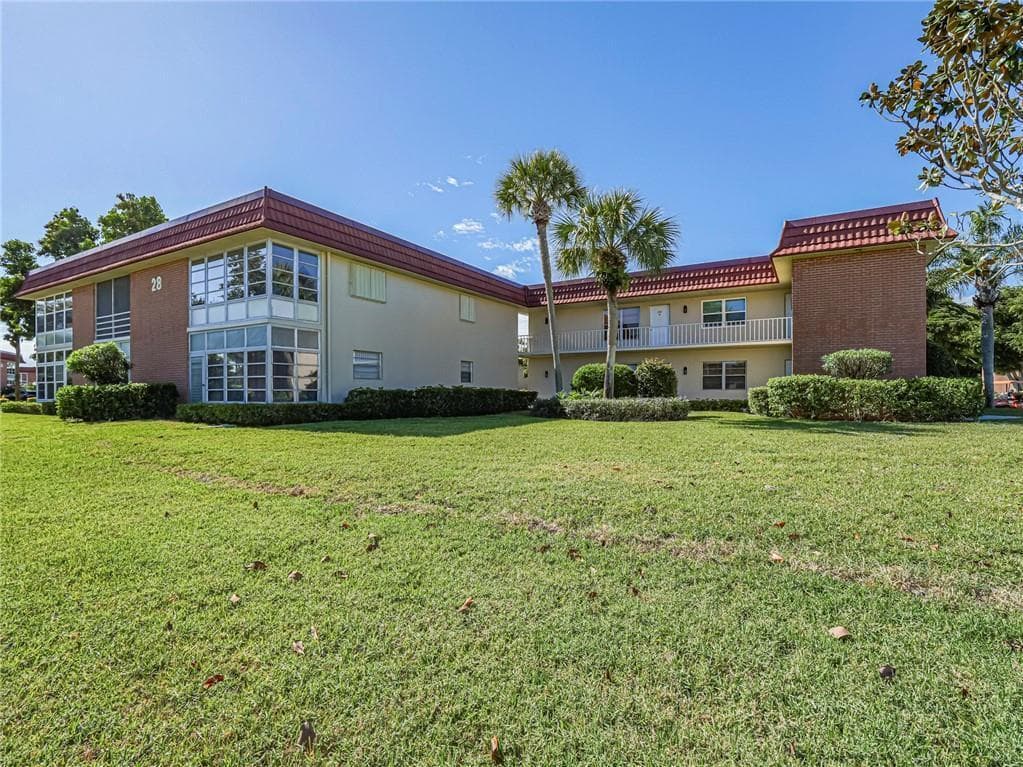 28 Pine Arbor Lane # 101, Vero Beach, FL 32962 photo 2