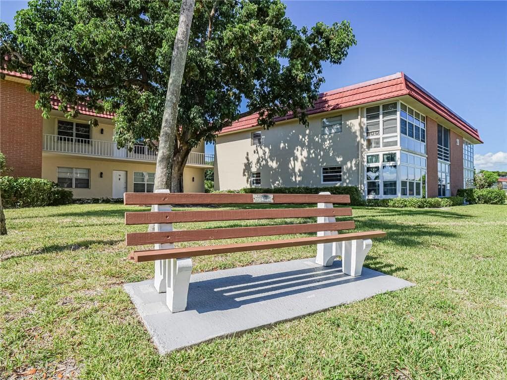 28 Pine Arbor Lane # 101, Vero Beach, FL 32962 photo 4