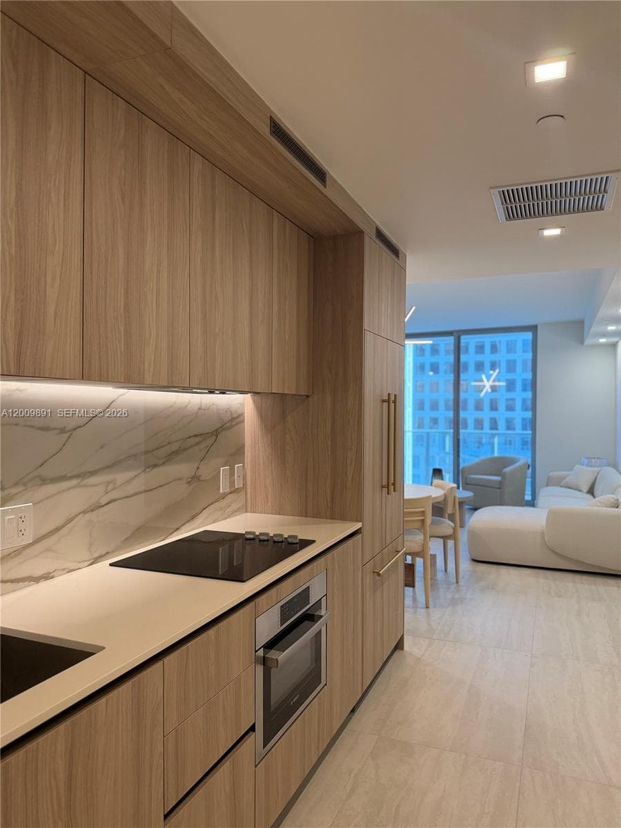 77 SE 5th street # 1614, Miami, FL 33131
