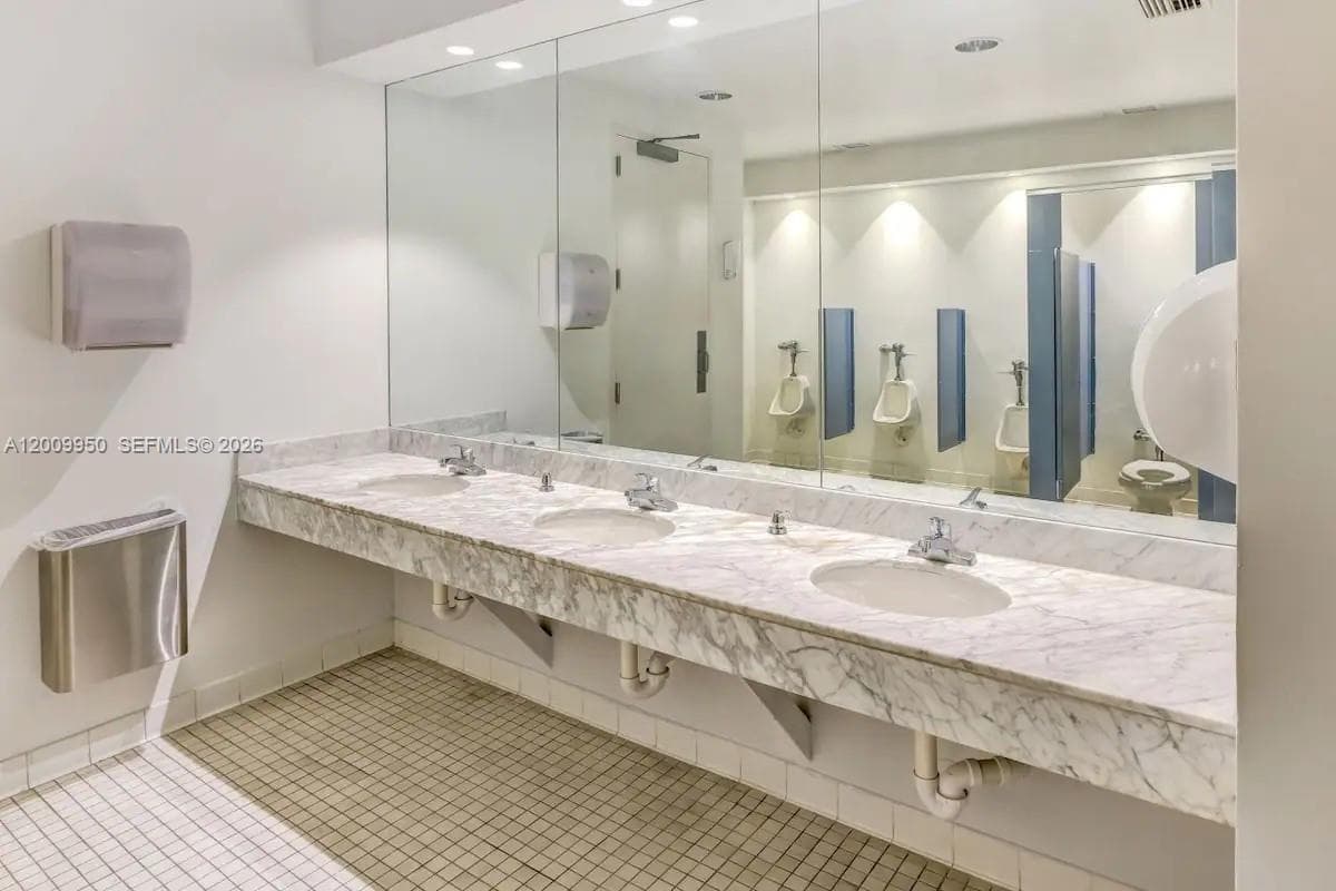 1200 Brickell Bay Dr # 1404, Miami, FL 33131 photo 4