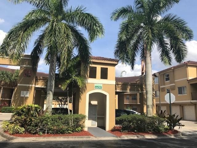 741 N Pine Island Road # 303, Plantation, FL 33324 photo 2