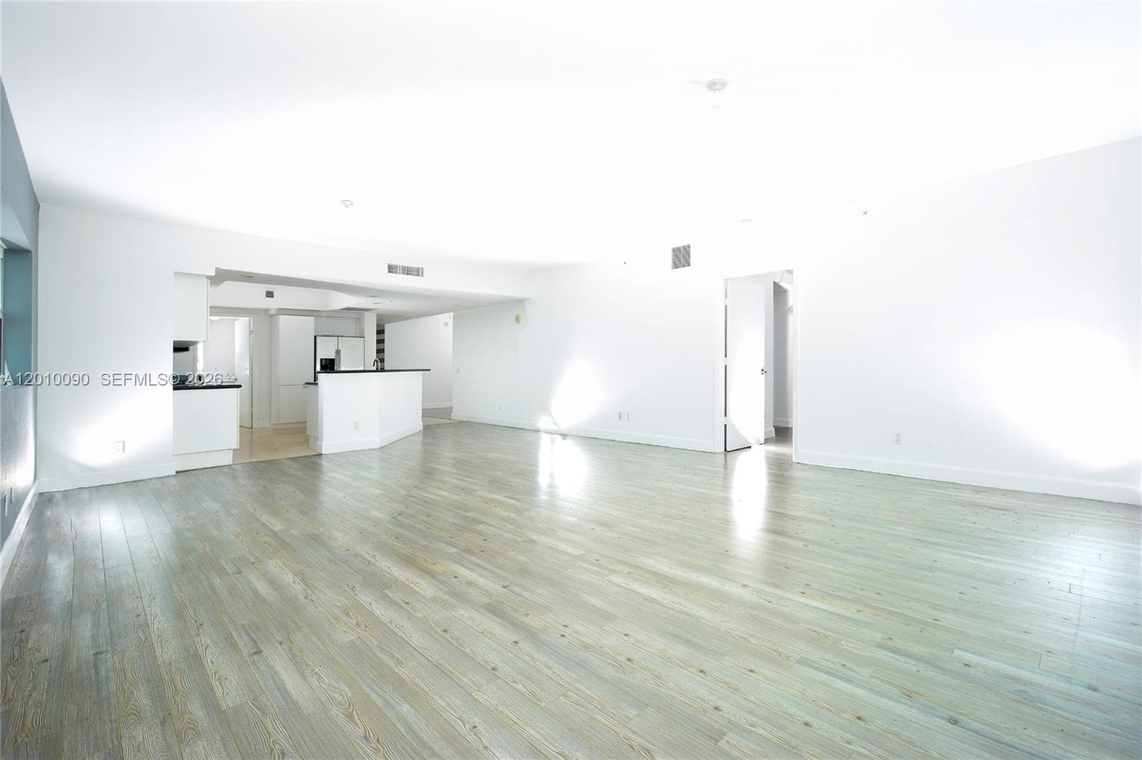 14951 Royal Oaks Ln # 1609, North Miami, FL 33181 photo 3