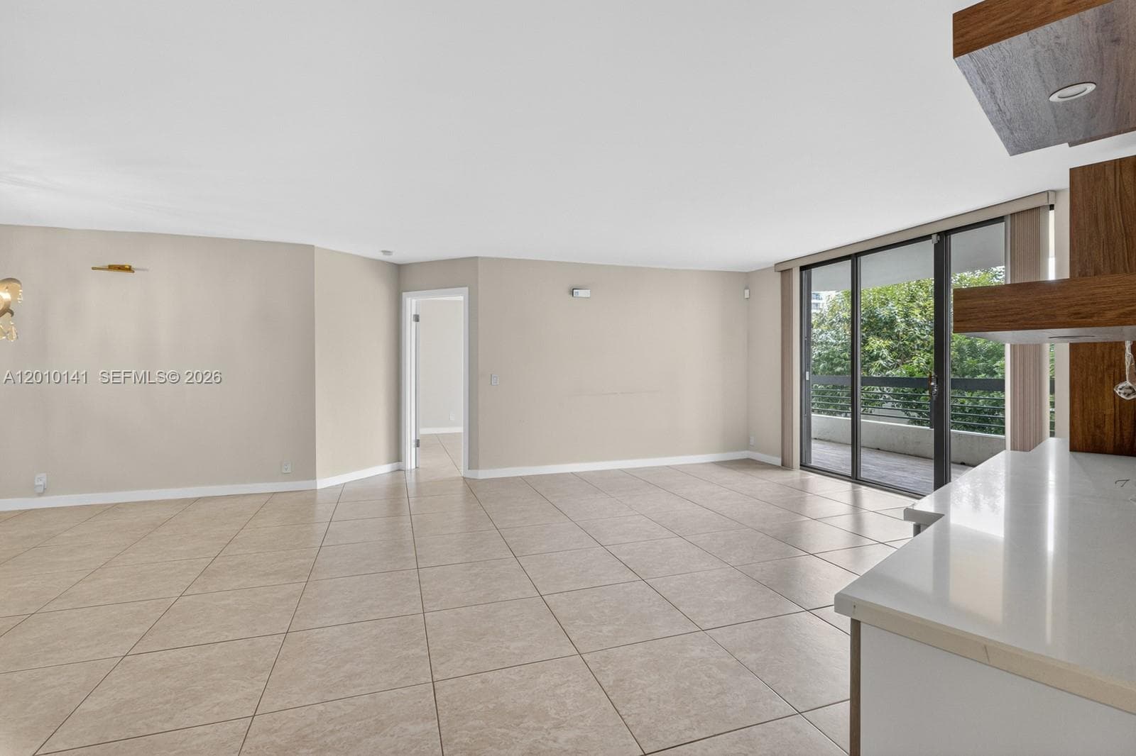 3500 Mystic Pointe Dr # 302, Aventura, FL 33180 photo 2