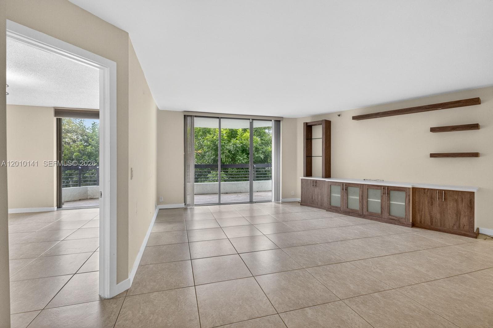 3500 Mystic Pointe Dr # 302, Aventura, FL 33180 photo 5