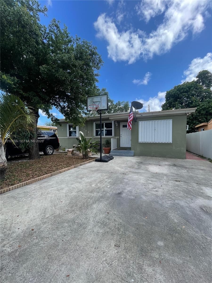 2144 NW 85th St, Miami, FL 33147 photo 2