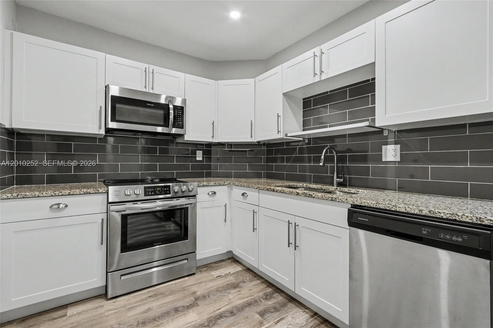 500 Bayview Dr # 727, Sunny Isles Beach, FL 33160 photo 4