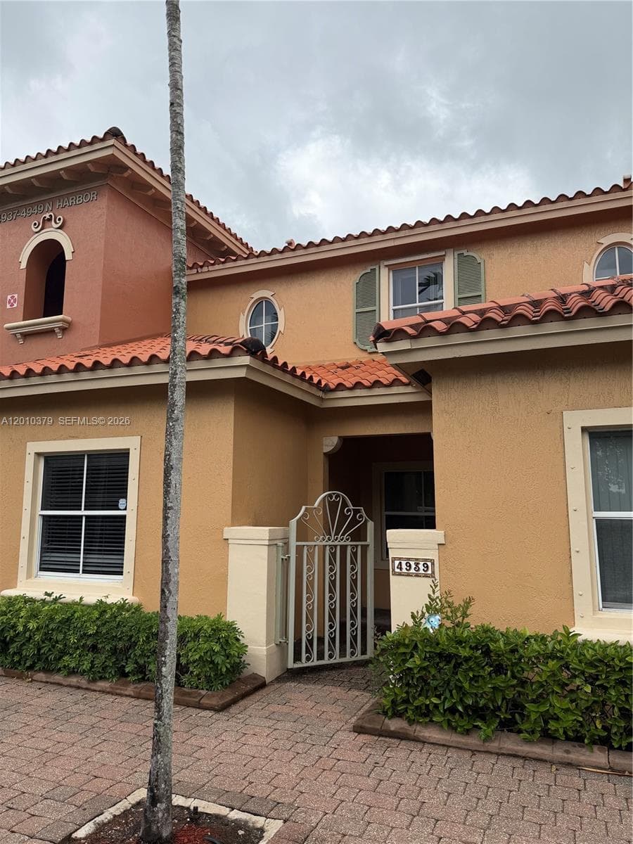 4939 N Harbor Isles Dr # 106, Dania Beach, FL 33312 photo 2