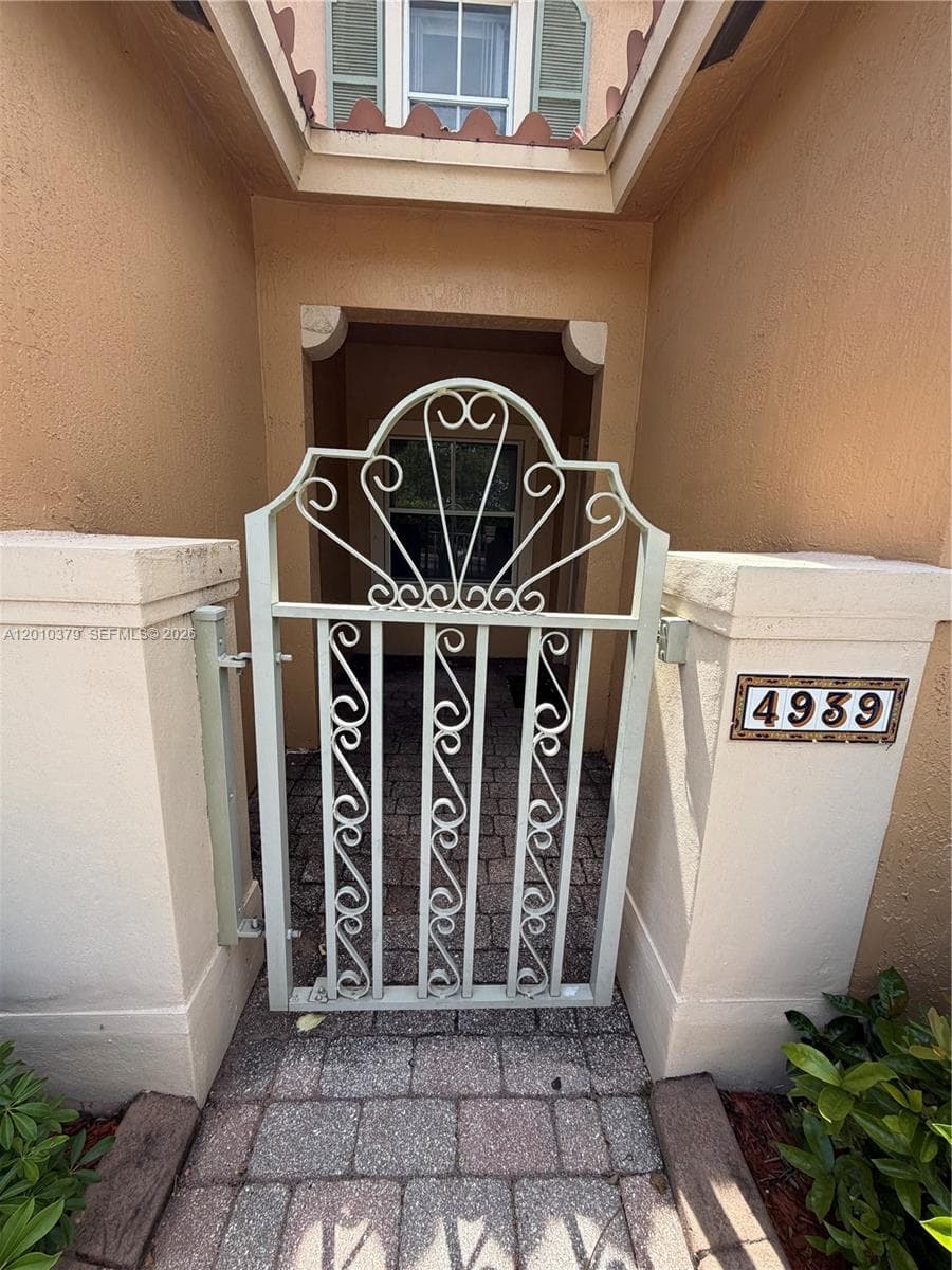 4939 N Harbor Isles Dr # 106, Dania Beach, FL 33312 photo 3