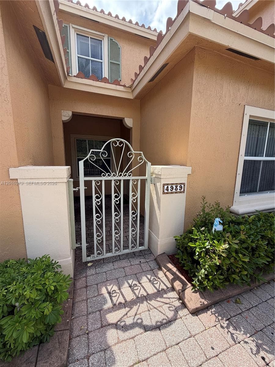 4939 N Harbor Isles Dr # 106, Dania Beach, FL 33312 photo 4