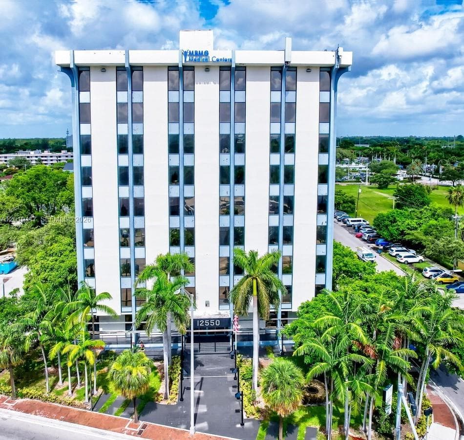 12550 Biscayne Blvd # 605, North Miami, FL 33181