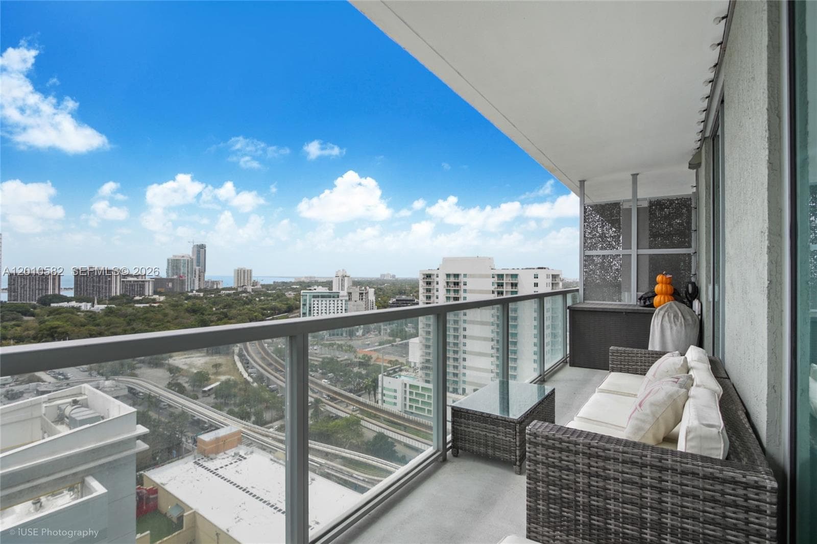 79 SW 12th St # 2306-S, Miami, FL 33130 photo 2