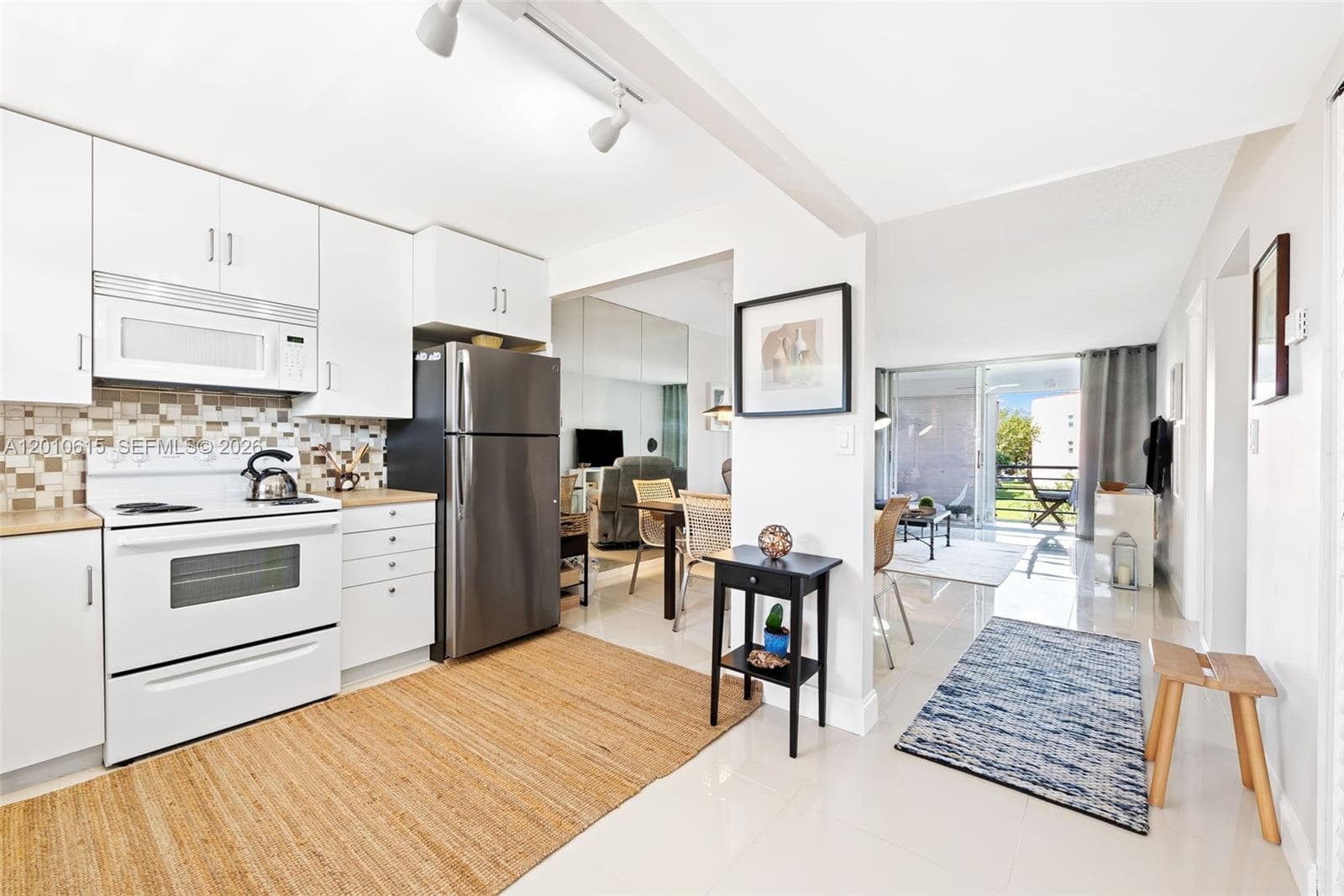 9421 Sunrise Lakes Blvd # 208, Sunrise, FL 33322 photo 3