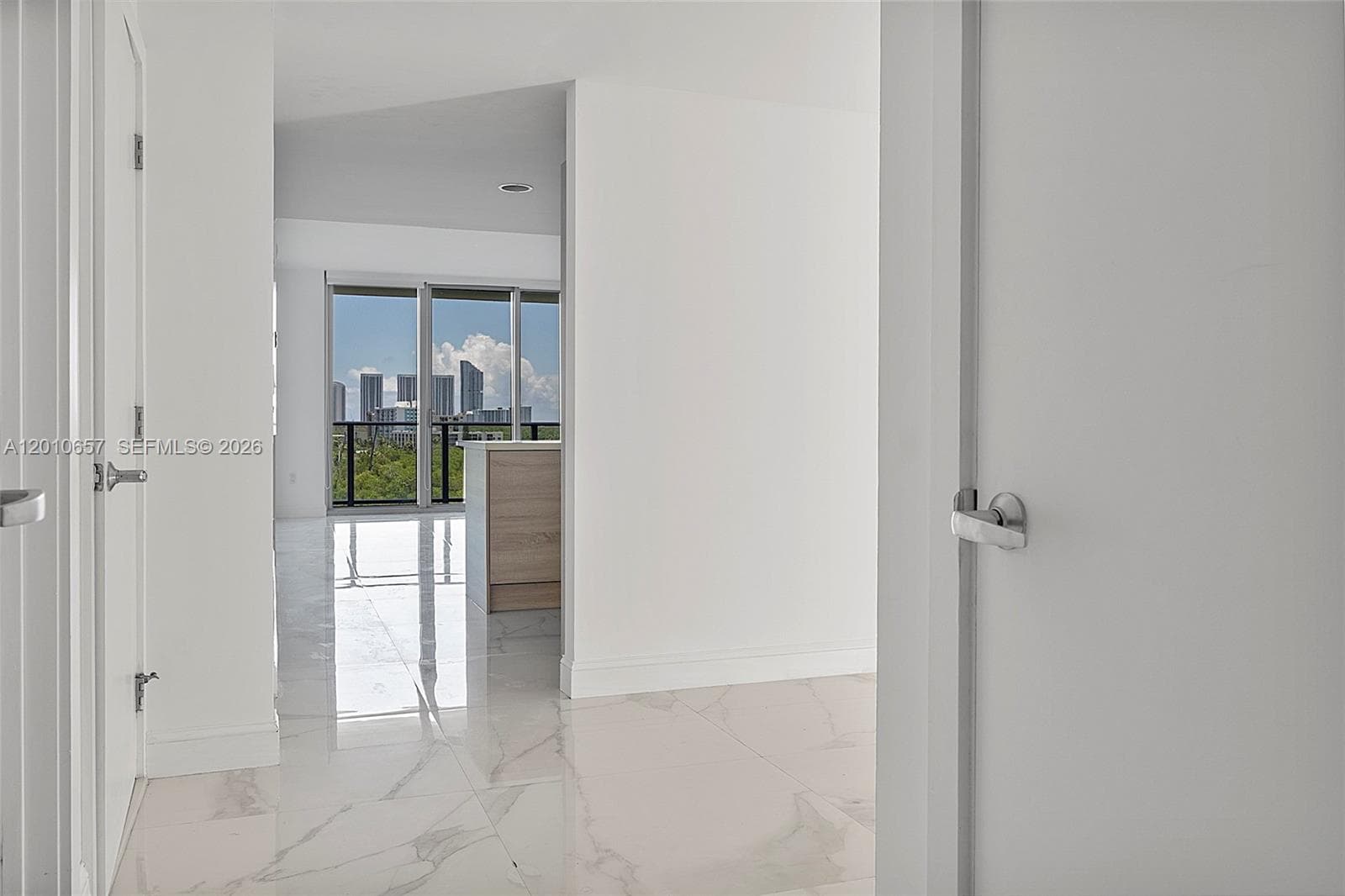 16385 Biscayne Blvd # 717, North Miami Beach, FL 33160 photo 2