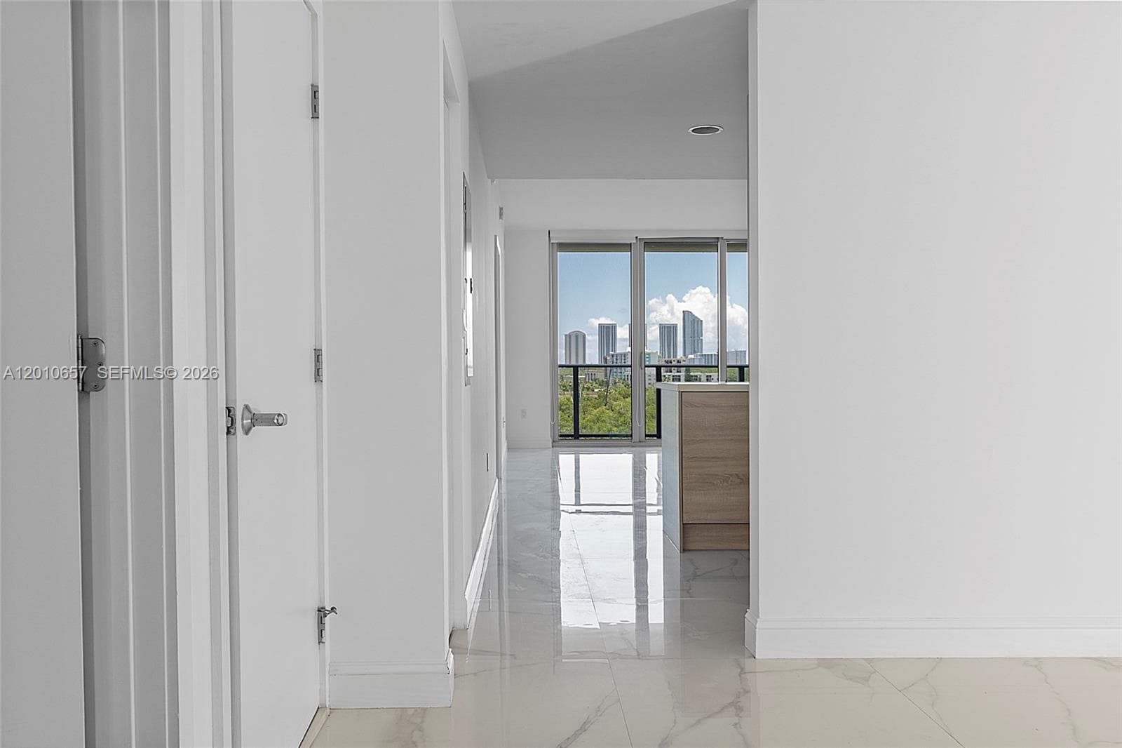 16385 Biscayne Blvd # 717, North Miami Beach, FL 33160 photo 3