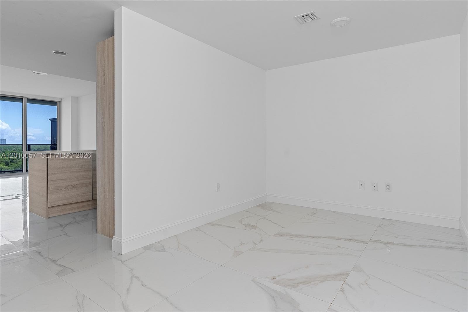 16385 Biscayne Blvd # 717, North Miami Beach, FL 33160 photo 4