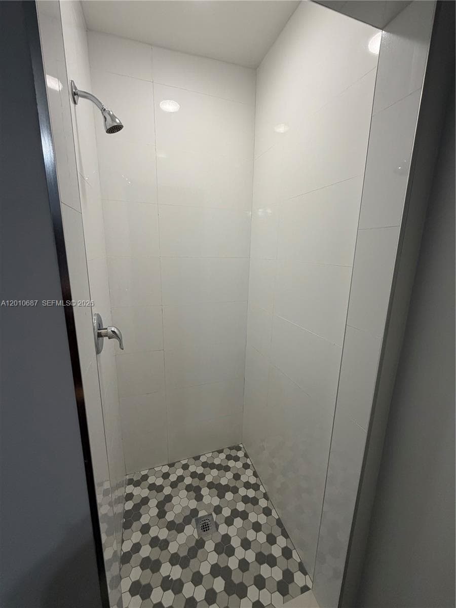 2433 NW 96th St # B, Miami, FL 33147 photo 5