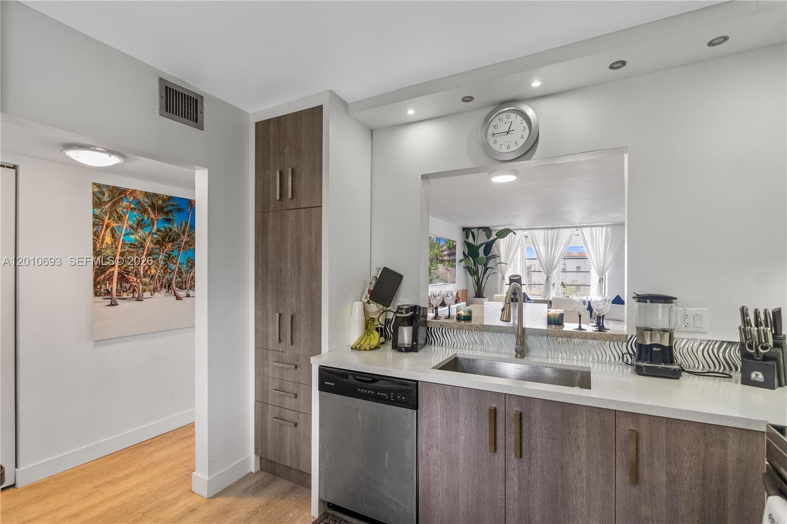 2850 Somerset Dr # 410L, Lauderdale Lakes, FL 33311