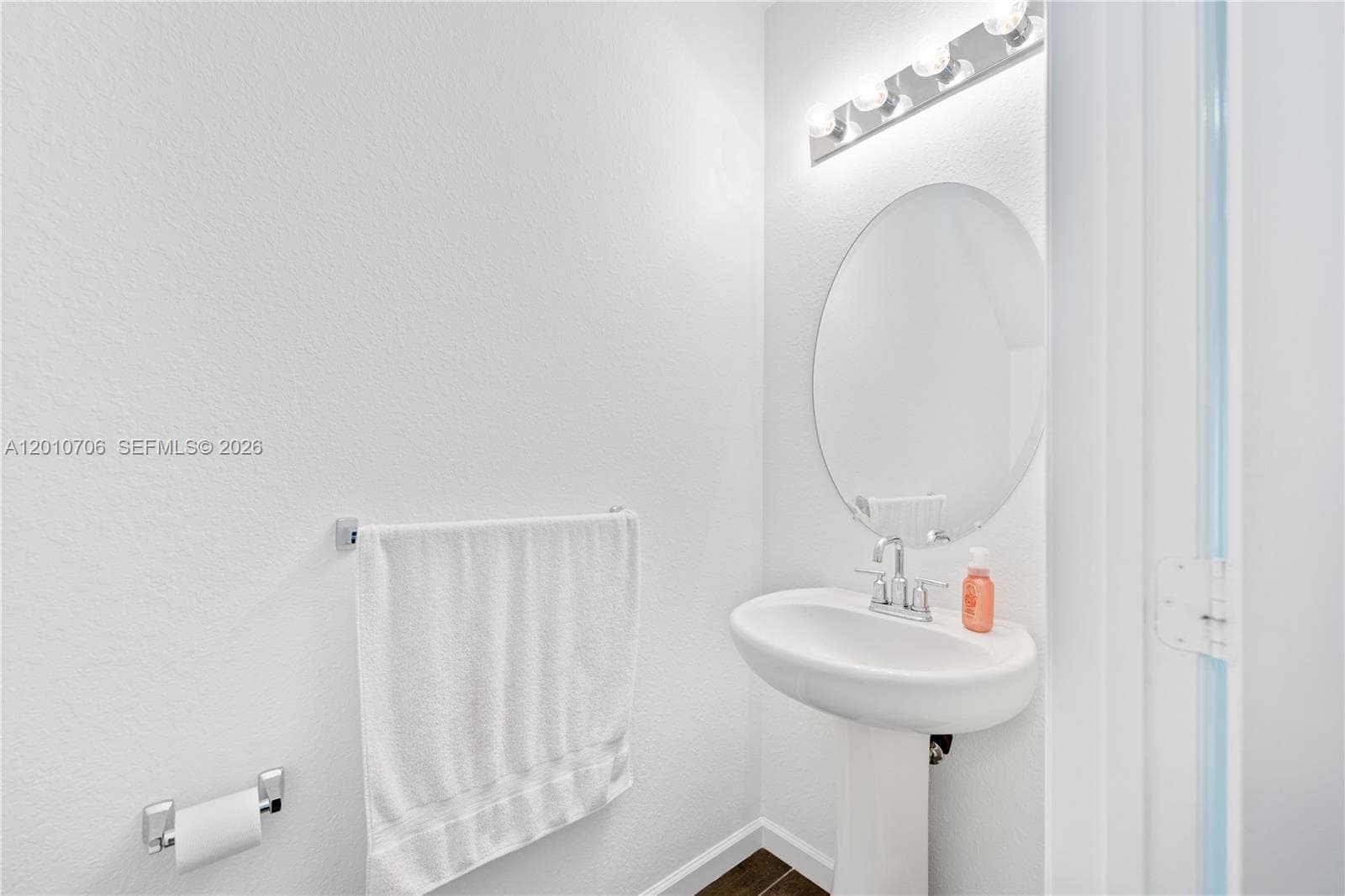 1106 NW 40th Ter, Lauderhill, FL 33313 photo 4