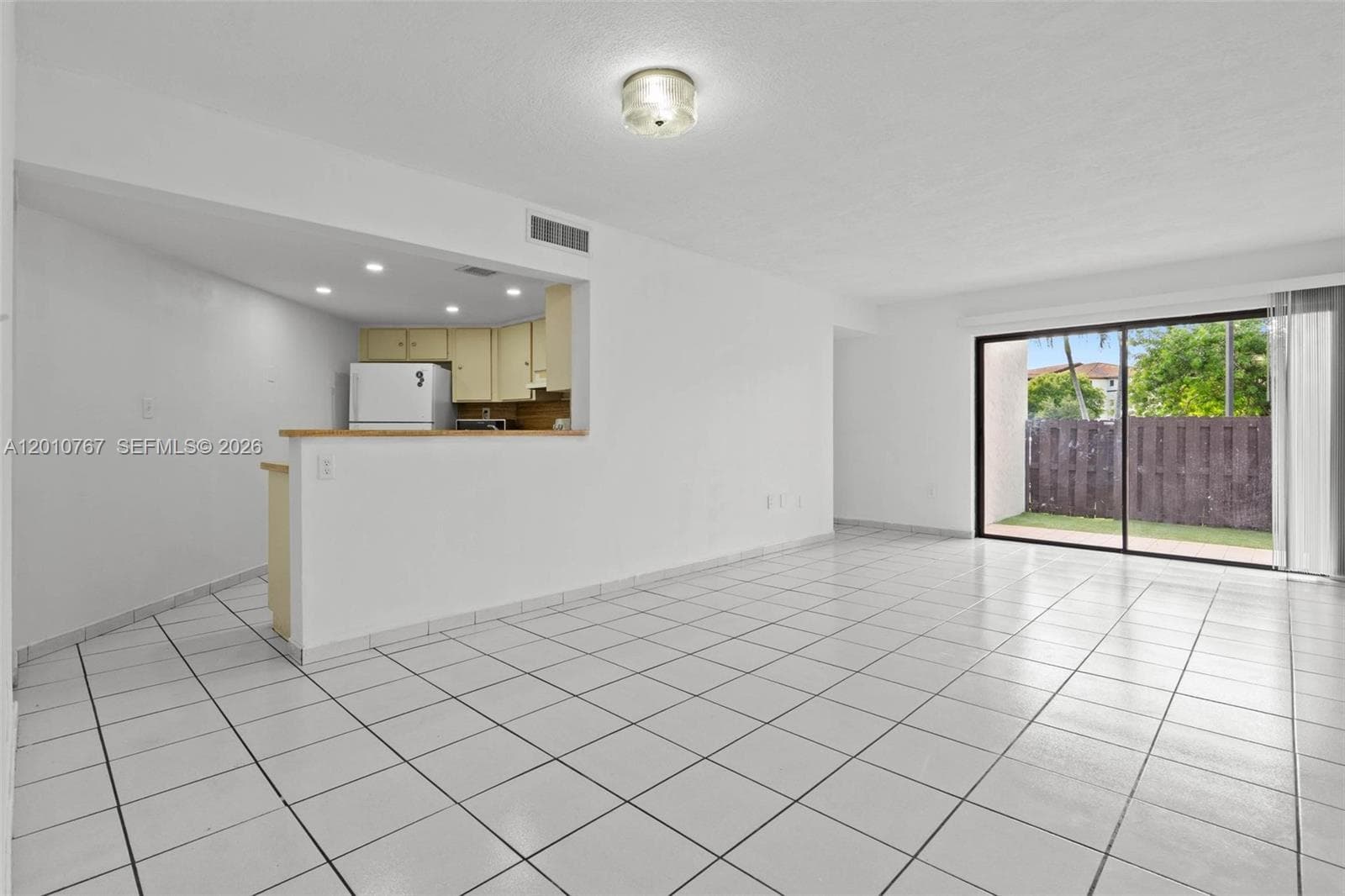 9431 Fontainebleau Blvd # 112, Miami, FL 33172 photo 4