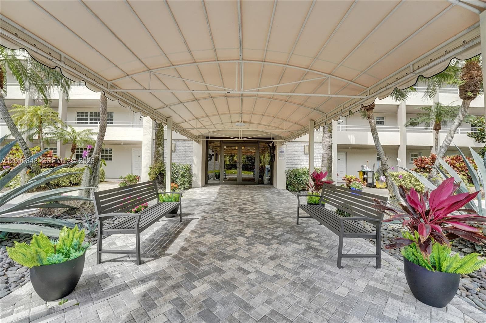 575 Oaks Ln # 508, Pompano Beach, FL 33069 photo 3