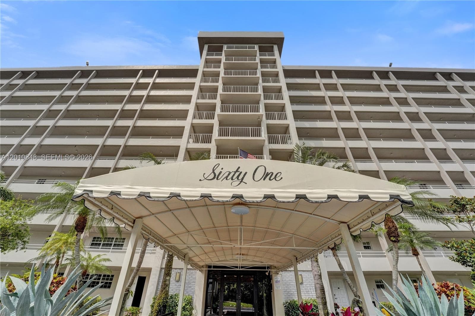 575 Oaks Ln # 508, Pompano Beach, FL 33069 photo 4