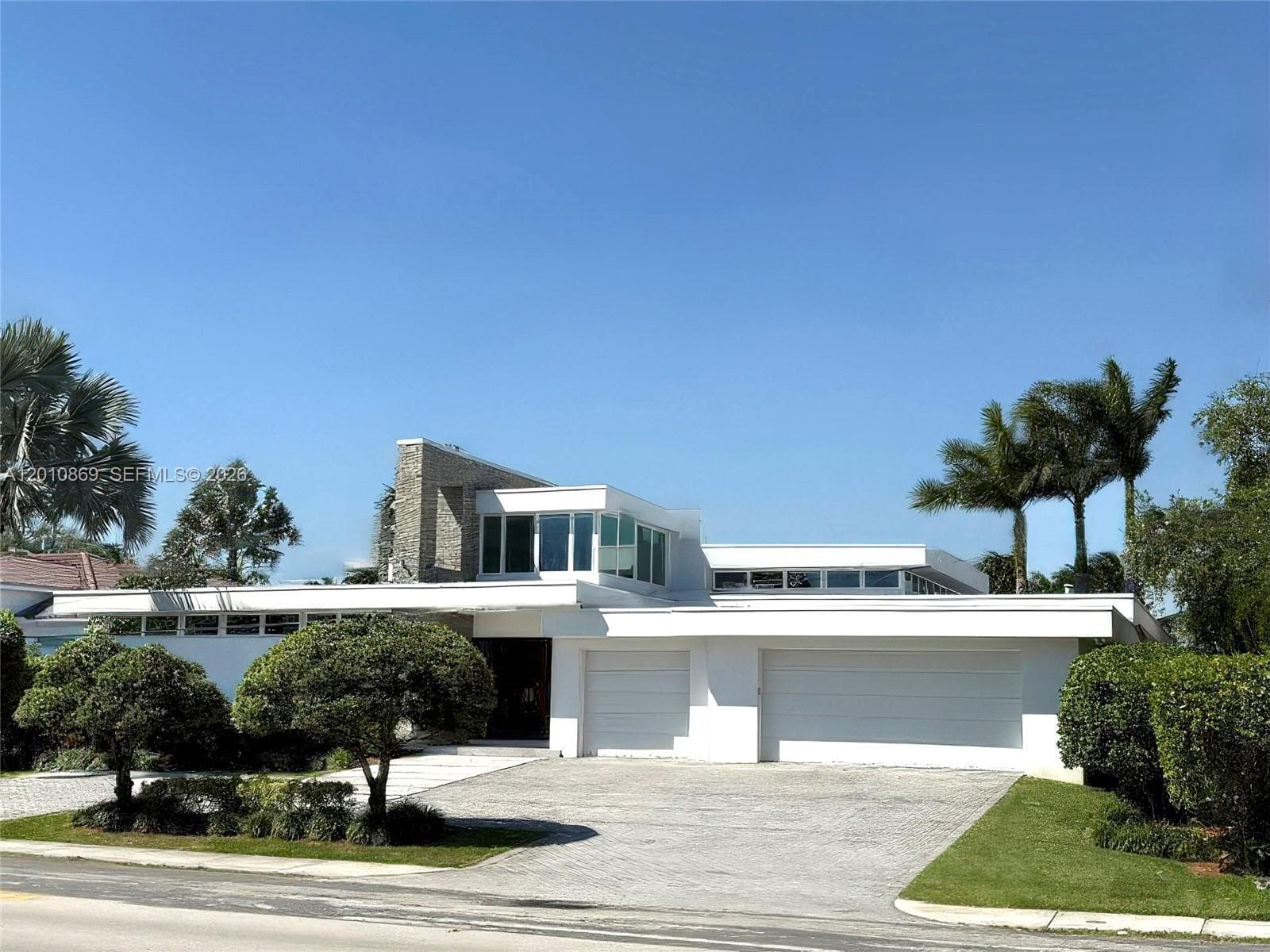 907 Diplomat Pkwy, Hallandale Beach, FL 33009 photo 2