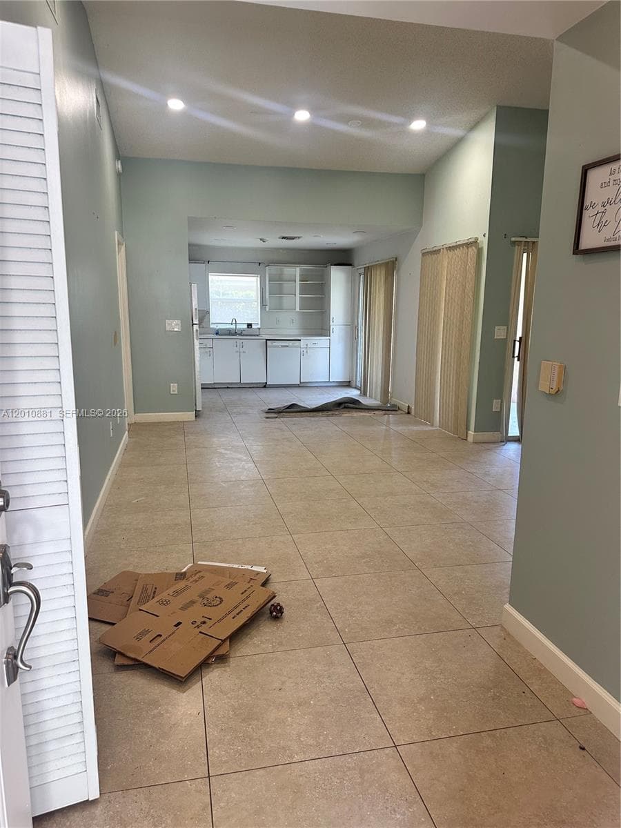 472 SE 22nd Dr, Homestead, FL 33033 photo 2