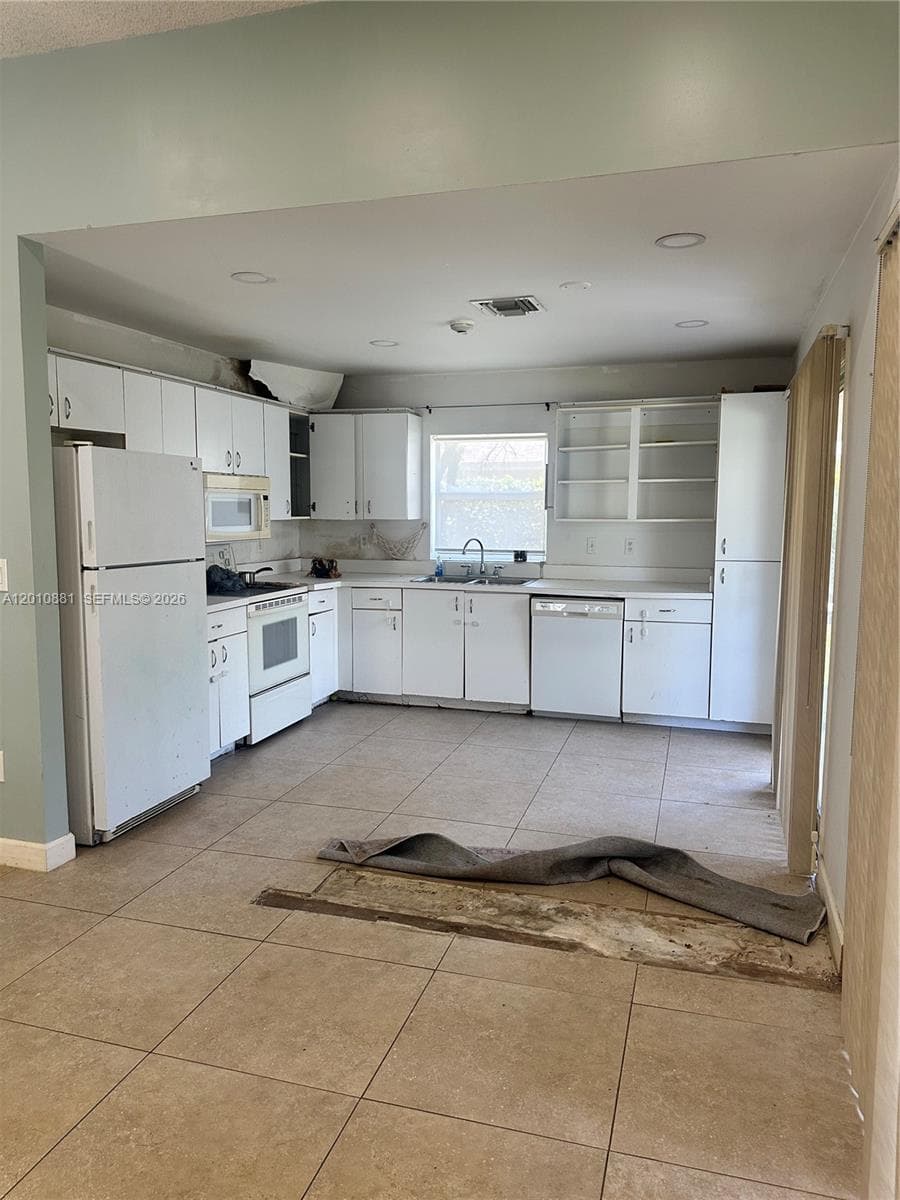 472 SE 22nd Dr, Homestead, FL 33033 photo 3