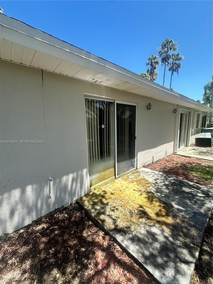 472 SE 22nd Dr, Homestead, FL 33033 photo 4