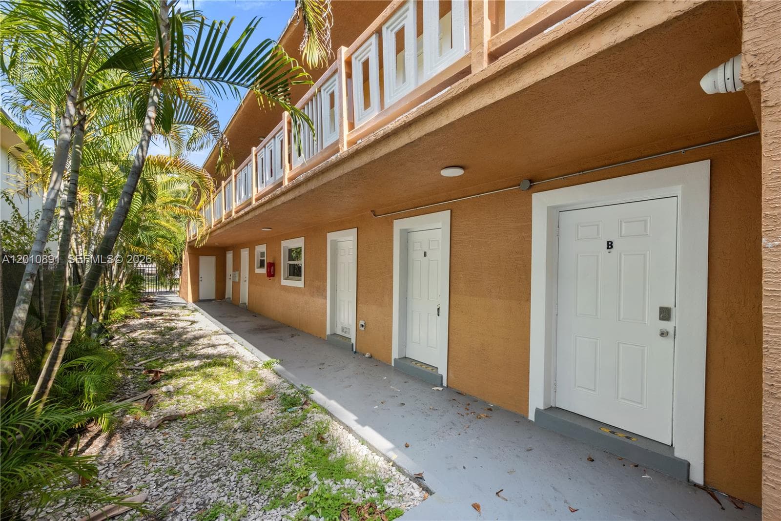 608 SW 16th Ave, Fort Lauderdale, FL 33312 photo 2