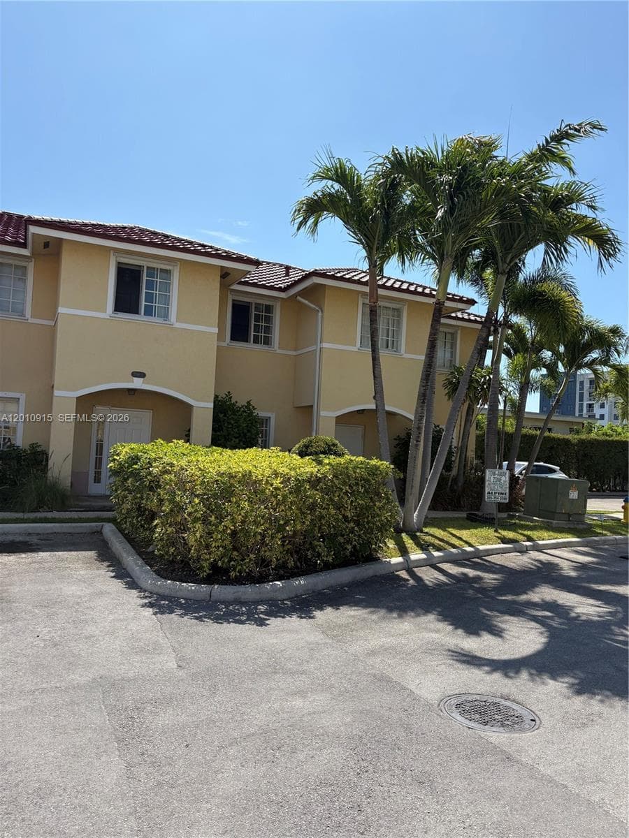2086 NE 167th St # 2-108, North Miami Beach, FL 33162 photo 2