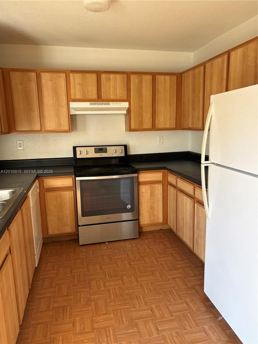 2086 NE 167th St # 2-108, North Miami Beach, FL 33162 photo 4