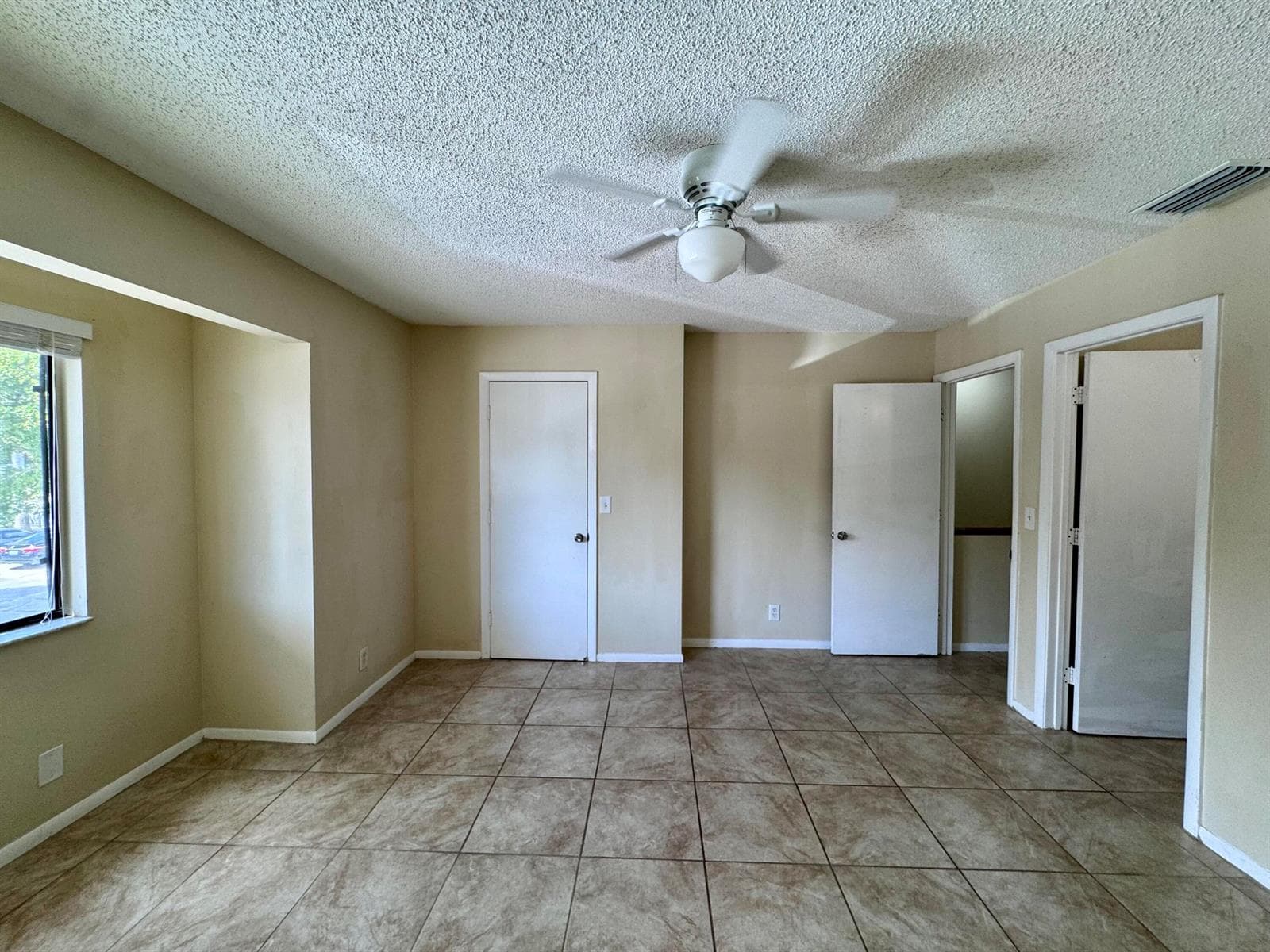 704 Riverside Drive, FL 33463 photo 2