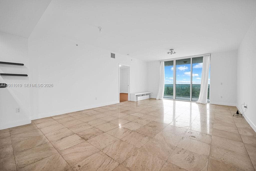 15051 Royal Oaks Ln # 1605, North Miami, FL 33181 photo 4
